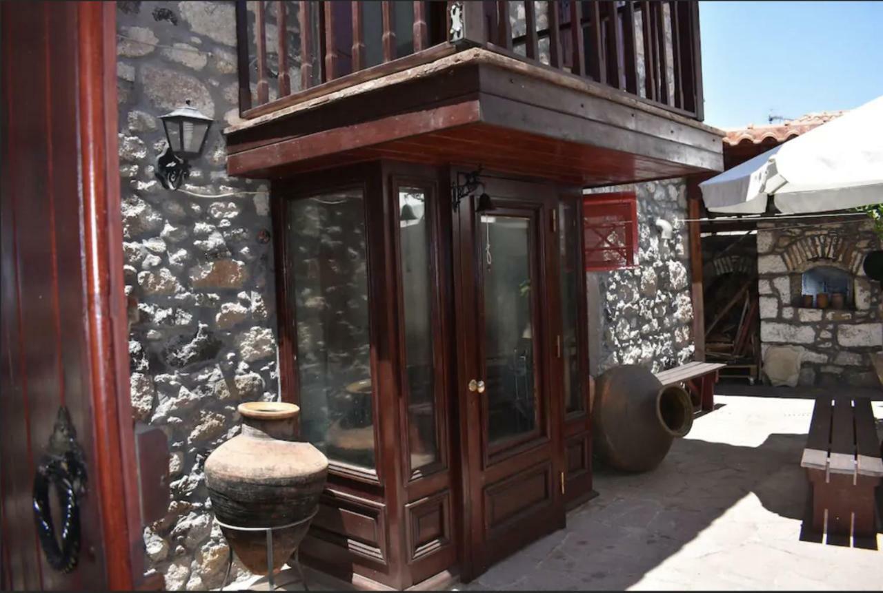 Wood And Stone In The Path Of Lava Villa Antissa Exteriör bild